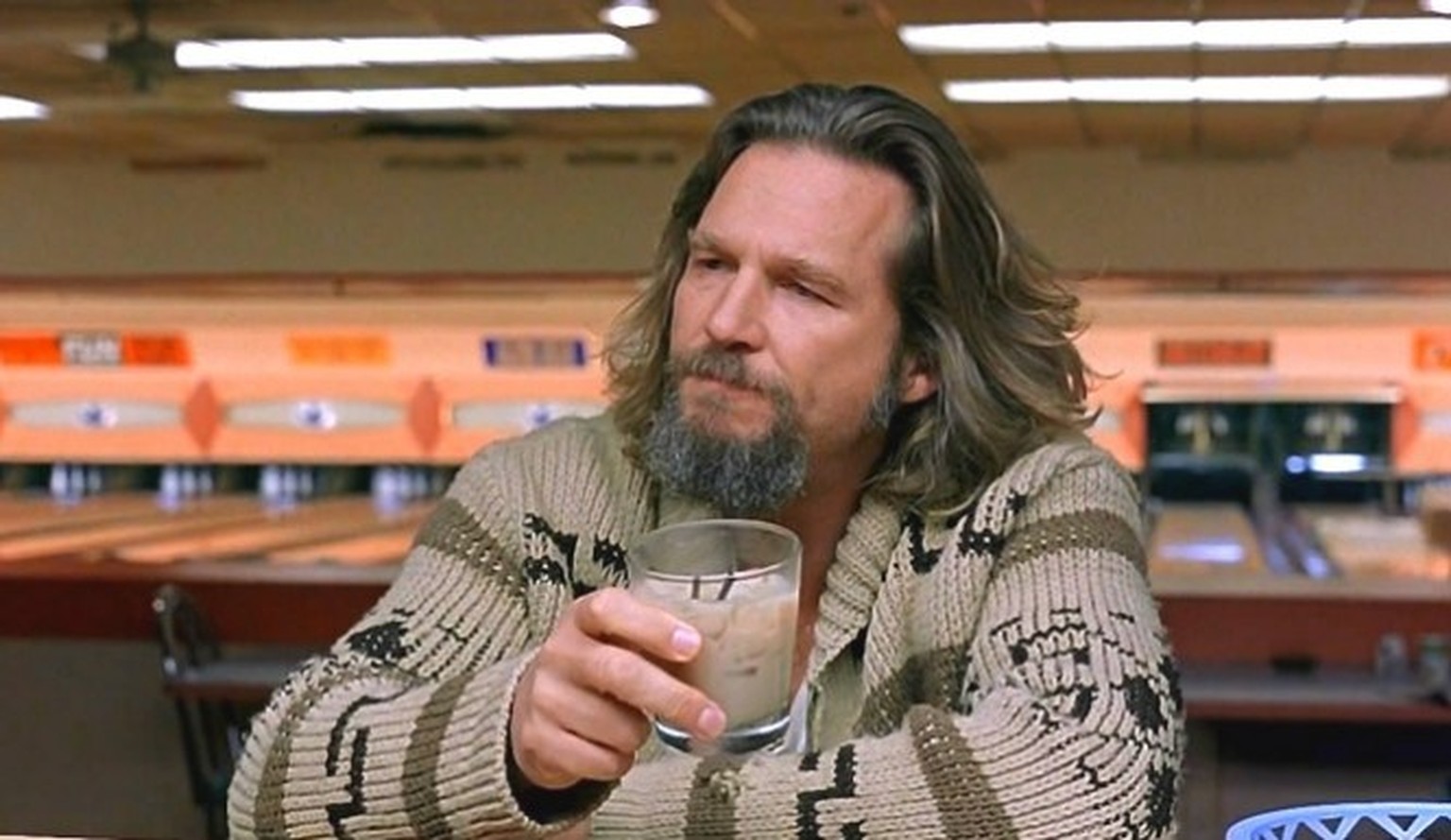 Big Lebowski White Russian cocktail trinken drinks alkohol 

4cl Vodka, 2cl Kahlua, 2cl rahm in einen Tumbler und fertig!