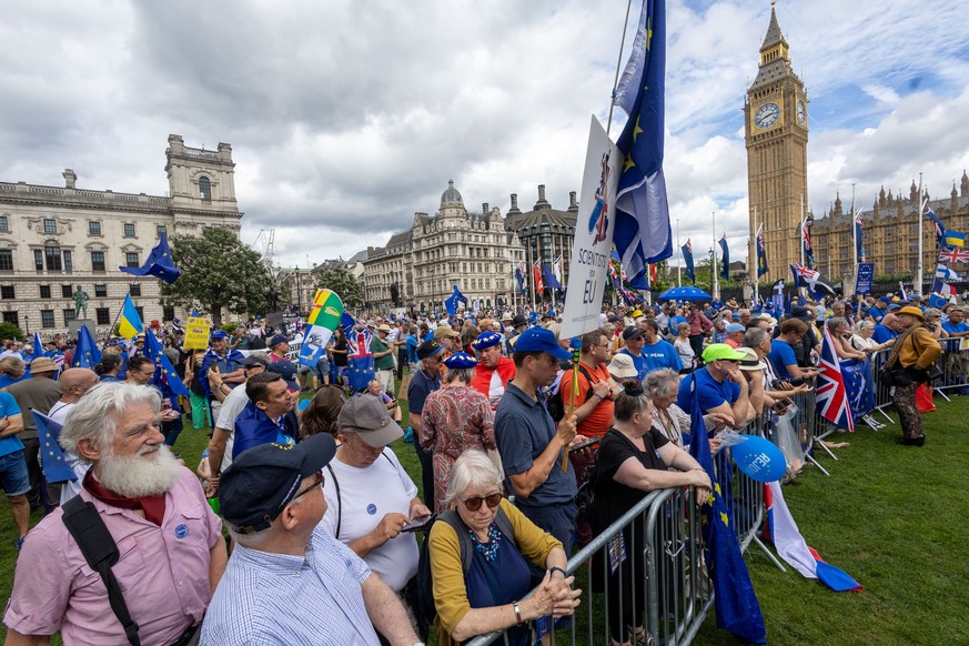 epa13051742 People take part in the 'National Rejoin March IV' to show support for the UK to re-join the European Union in London, Britain, 20 June 2026. The march also marks 10 years since  ...