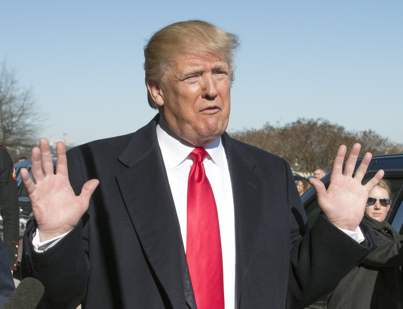 epa06450916 US President Donald J. Trump makes a statement prior to going into the Pentagon for meetings, in Washington, DC, USA, 18 January 2018. EPA/Ron Sachs / POOL