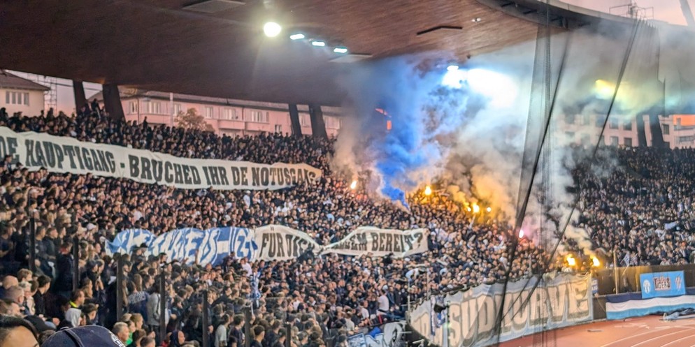 Die Gewaltbereitschaft gewisser Gruppierungen aus dem Umfeld der Fussballklubs FCZ und GC beschränkt sich nicht mehr auf die Spieltage und das Umfeld der Stadien. Die Kantonspolizei hat deshalb eine s ...