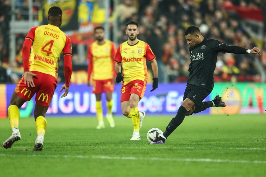 epa11077863 Kylian Mbappe (R) of PSG in action against Kevin Danso (L) of Lens FC during the French Ligue 1 soccer match between Lens FC and Paris Saint Germain (PSG) in Stade Bollaert-Delelis in Lens ...