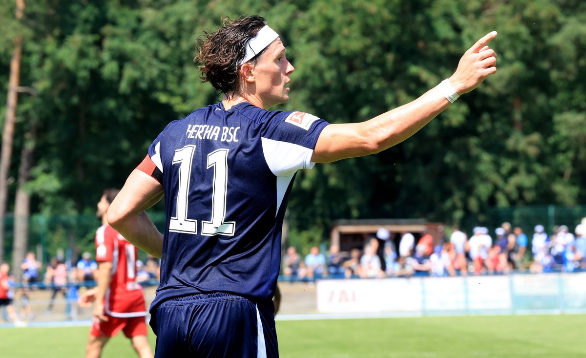 DEU, DFL, 2, Hertha BSC vs. Ludwigsfelder FC, / 28.06.2025, Waldstadion, Berlin, DEU, DFL, 2, Hertha BSC vs. Ludwigsfelder FC, im Bild Fabian Reese Hertha BSC Berlin 11, DFL - regulations prohibit any ...