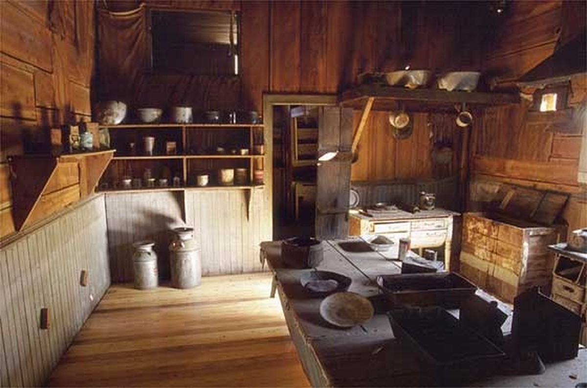 Garnet Montana ghost town
Photo Daniel Ter-Nedden https://www.ghosttowngallery.com/
