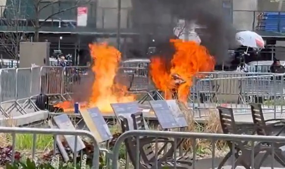 Mann zündet sich in New York vor Trump-Prozess an.