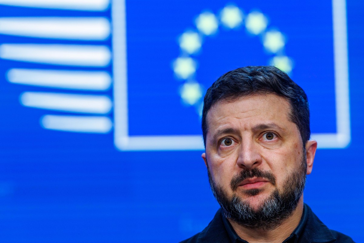 epa13309100 Ukrainian President Zelensky speaks during a press conference on the second day of a European Council summit in Brussels, Belgium, 16 October 2026. European Union (EU) heads of state and g ...