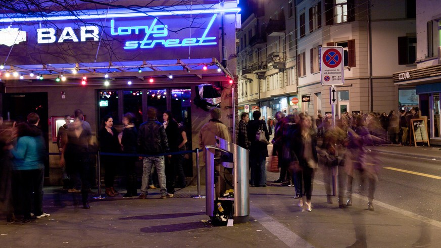 Ausgang in den Stadtkreisen 4 und 5 in Zuerich im Maerz 2011. (KEYSTONE/Ueli Christoffel)