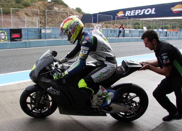 Dominique Aegerter macht sich auf zum ersten Test.