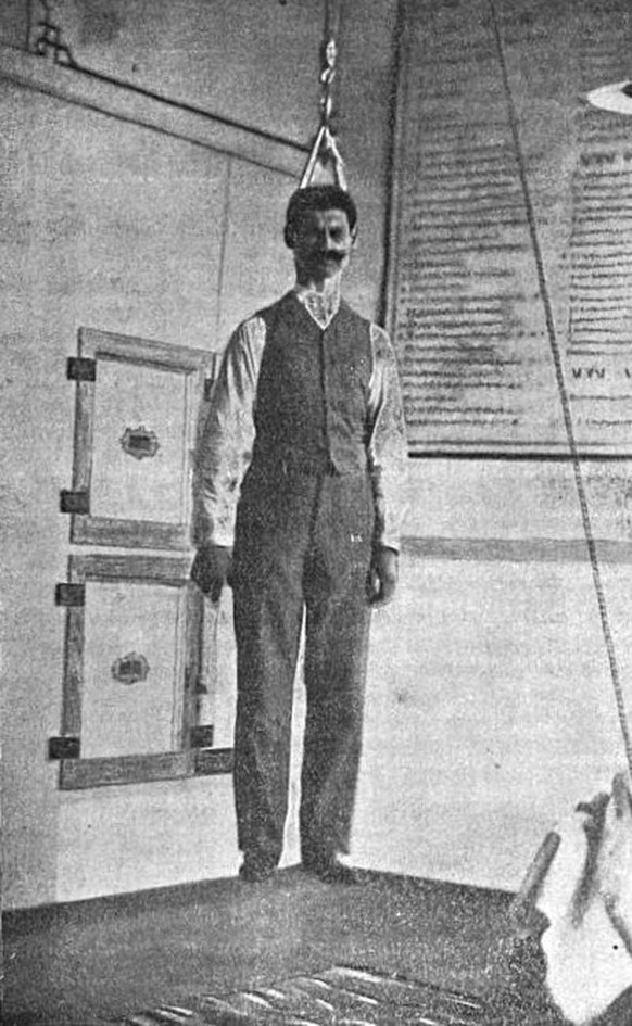Nicolae Minovici, Selbstversuch des Erhängens
https://www.bizzarrobazar.com/en/2015/12/28/nicolae-minovici/