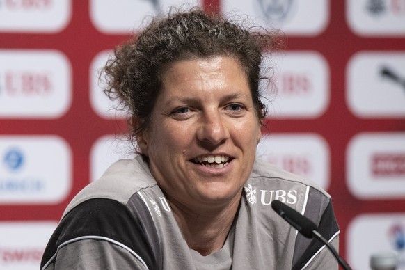 Athletiktrainerin Melanie Pauli spricht bei einem Mediapoint der Schweizer Frauen Fussball Nationalmannschaft, am Freitag, 4. Juli 2025, in Thun. (KEYSTONE/Peter Schneider)