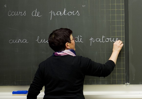 ACHIV - ZUM ENTSCHEID DES KANTON THURGAU DEN FRANZOESISCH-UNTERRICHT AUS DER PRIMARSCHULE ZU VERBANNEN STELLEN WIR IHNEN FOLGENDES ARCHIVBILD ZUR VERFUEGUNG. - L&#039;enseignante Bernadette Vuignier d ...