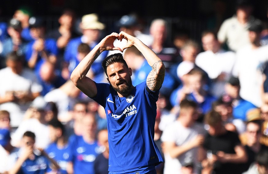 epa06715452 Chelsea&#039;s Olivier Giroud celebrates after scoring the 1-0 lead during the English Premier League soccer match between Chelsea FC and Liverpool FC at the Stamford Bridge in London, Bri ...