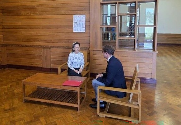 epa13147905 A handout photo made available by the Presidential Press and Information Bureau (PPIB) shows Myanmar ousted leader Aung San Suu Kyi (L) talking with Arnaud de Baecque, resident representat ...