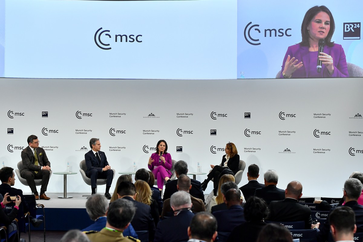 epa10475441 (L-R) Foreign Minister of Ukraine, Dmytro Kuleba, US Secretary of State Antony Blinken and German Foreign Minister Annalena Baerbock during the the 59th Munich Security Conference (MSC) in ...
