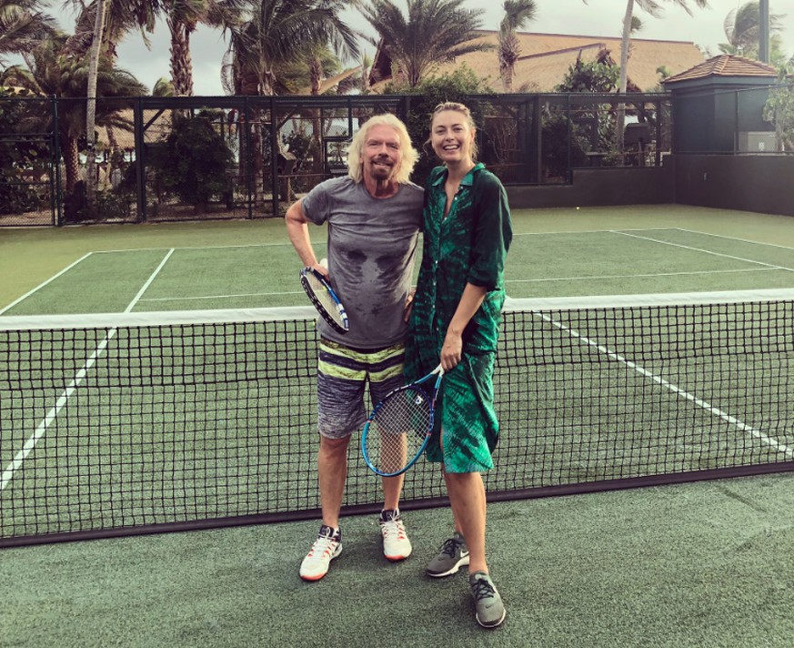 Scharapowa mit Branson auf dem Tennisplatz …