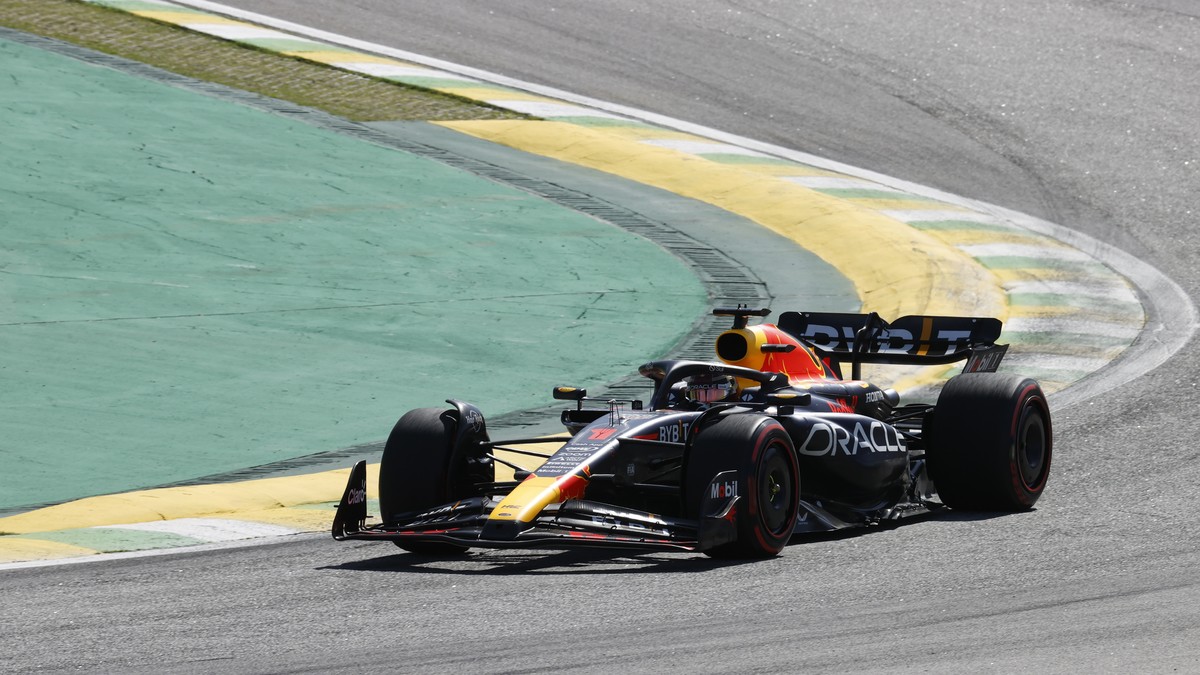 epa10959710 Red Bull Racing's Dutch driver Max Verstappen of the Netherlands in action during the Formula 1 Grand Prix of Sao Paulo, at the Interlagos circuit in Sao Paulo, Brazil, 05 November 20 ...