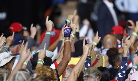 epa10190811 Supporters of former US President Donald Trump cheer during a Save America rally at the Covelli Centre in Youngstown, Ohio, USA, 17 September 2022. EPA/DAVID MAXWELL