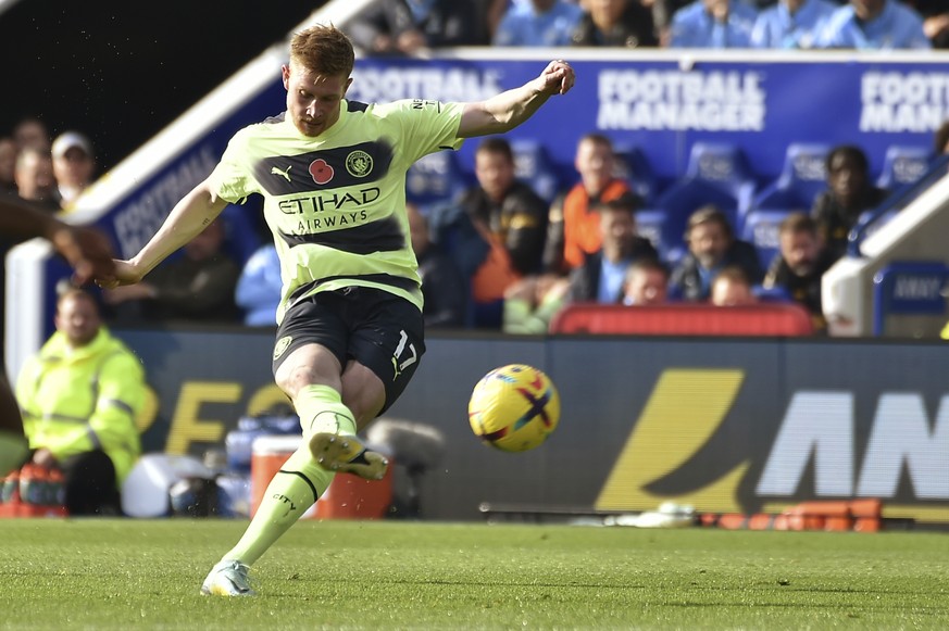 Manchester City&#039;s Kevin De Bruyne scores on a free kick his side&#039;s first goal during the English Premier League soccer match between Leicester City and Manchester City at King Power stadium  ...