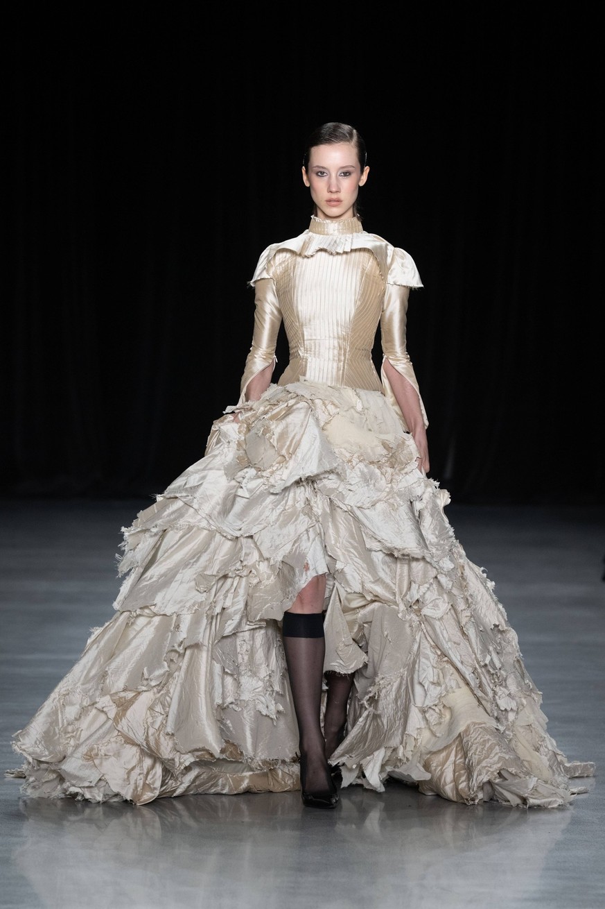 Christian Cowan, Spring 2027 New York Fashion Week, USA - 11 Sep A model walks the runway Models walk the runway at the Christian Cowan fashion show during New York Fashion Week at The Glasshouse on S ...