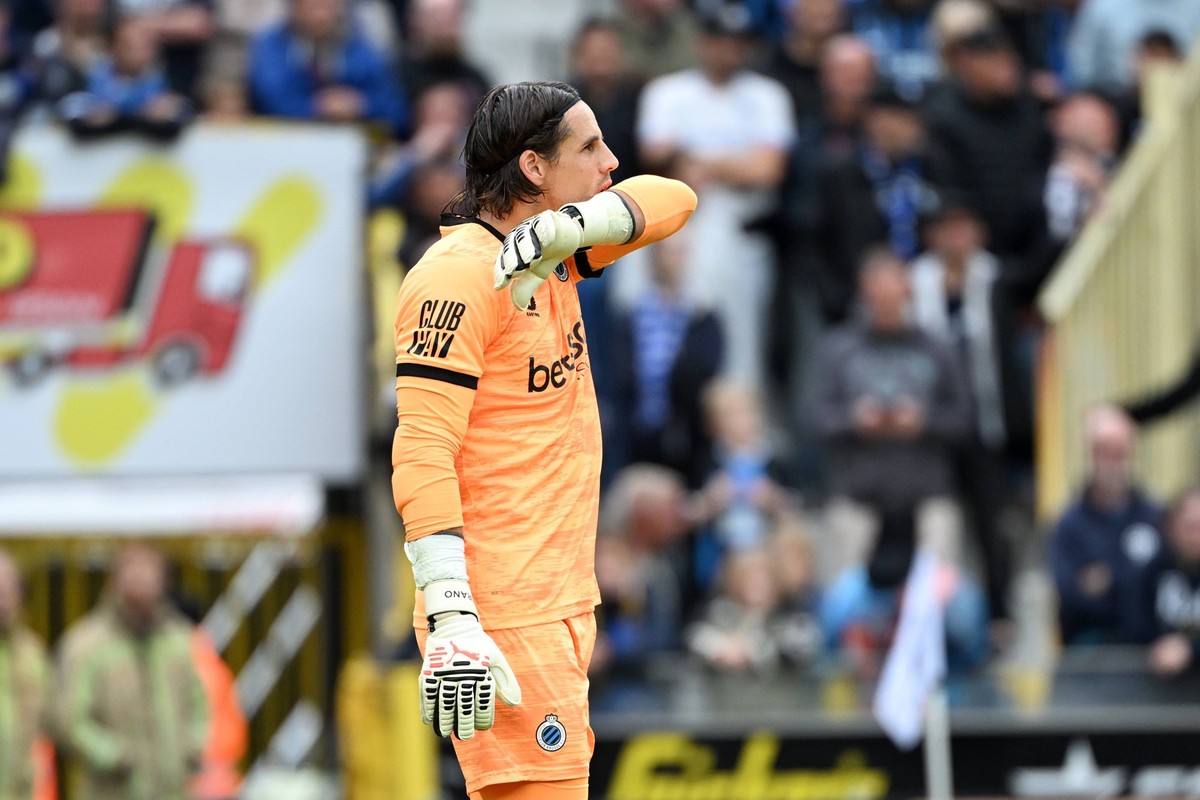 Club s goalkeeper Yann Sommer looks dejected during a soccer match between Club Brugge and Royal Antwerp FC, Sunday 13 September 2026 in Brugge, on day 6 of the 2026-2027 Jupiler Pro League first divi ...