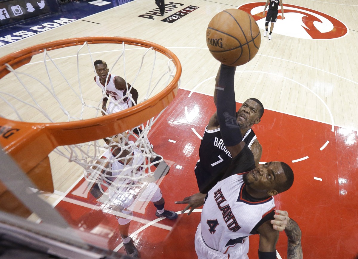 Paul Millsap beim erfolgreichen Dunken.