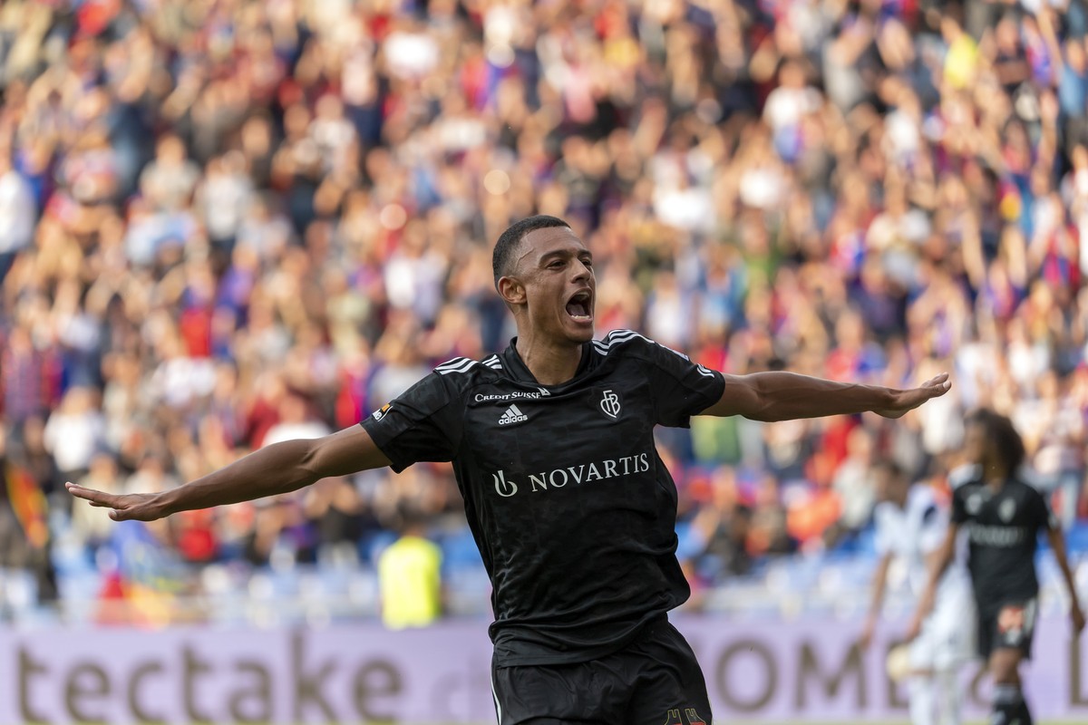 Basels Dan Ndoye freut sich ueber sein 2:0 im Fussball Meisterschaftsspiel der Super League zwischen dem FC Basel 1893 und dem FC Zuerich im Stadion St. Jakob-Park in Basel, am Sonntag, 26. September  ...