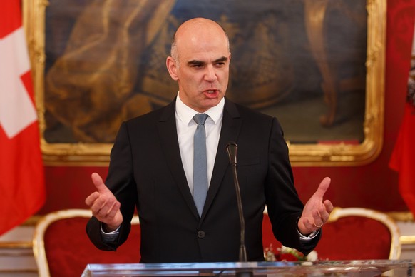 epa06426654 Swiss Federal President Alain Berset speaks during a press statement after a meeting at the presidential office of the Hofburg Palace in Vienna, Austria, 09 January 2018. Berset is on a wo ...