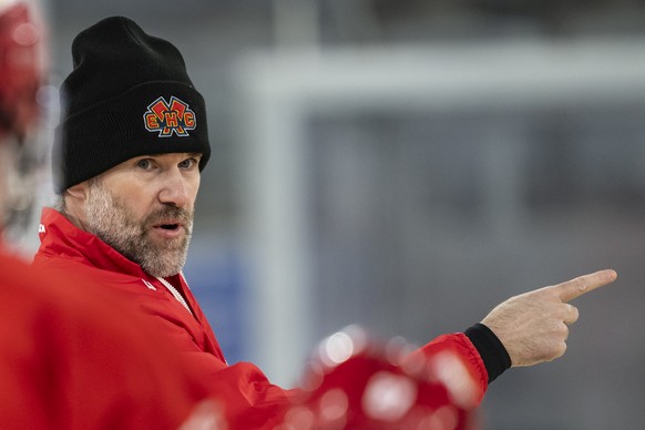 Der neue Head Coach des EHC Biel, Christian Dube, leitet das Training seiner neuen Mannschaft, am Donnerstag, 22. Januar 2026 in Biel. Der 48-jaehrige Kanadier hat bei Biel einen Vertrag bis Ende Sais ...