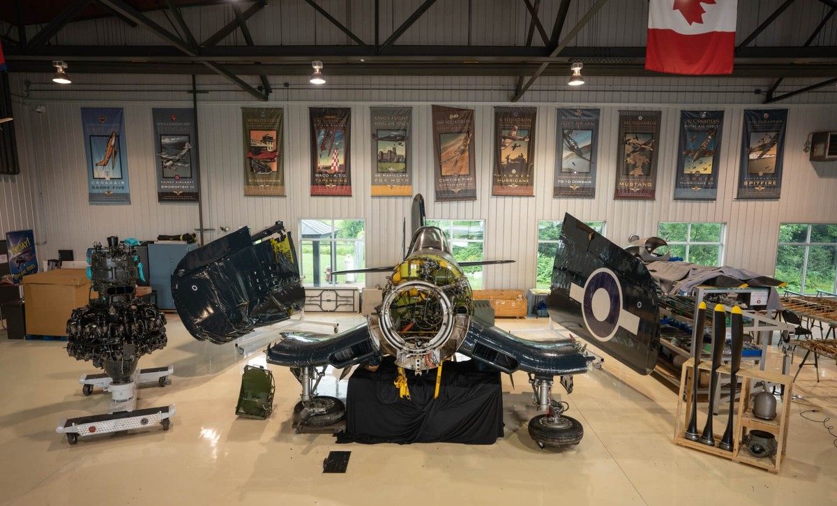 Goodyear Corsair Zweiter Weltkrieg flugzeug jagdflugzeug https://www.platinumfighters.com/inventory/1945-goodyear-fg-1d-corsair-damaged/