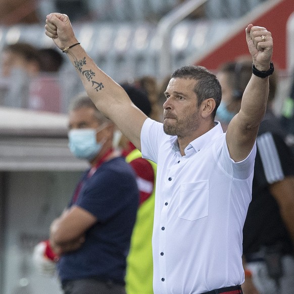 Vaduz' Cheftrainer Mario Frick feiert den Aufstieg im Fussball Barrage Rueckspiel zwischen dem FC Thun aus der Super League und dem FC Vaduz aus der Challenge League, am Montag, 10. August 2020, ...