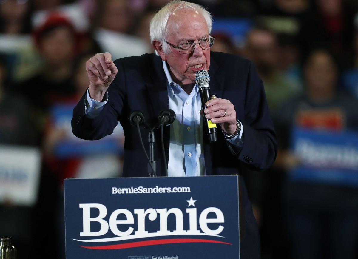 Democratic presidential candidate Sen. Bernie Sanders, I-Vt., makes a point during a campaign stop late Sunday, Feb. 16, 2020, in Denver. (AP Photo/David Zalubowski)
bernie sanders,r m