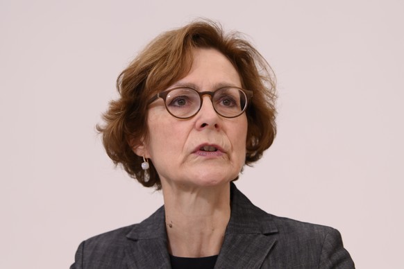 Monika Ruehl, Direktorin von Economiesuisse, spricht waehrend der Jahresmedienkonferenz von economiesuisse, am Donnerstag, 3. Februar 2022 in Bern. (KEYSTONE/Anthony Anex)