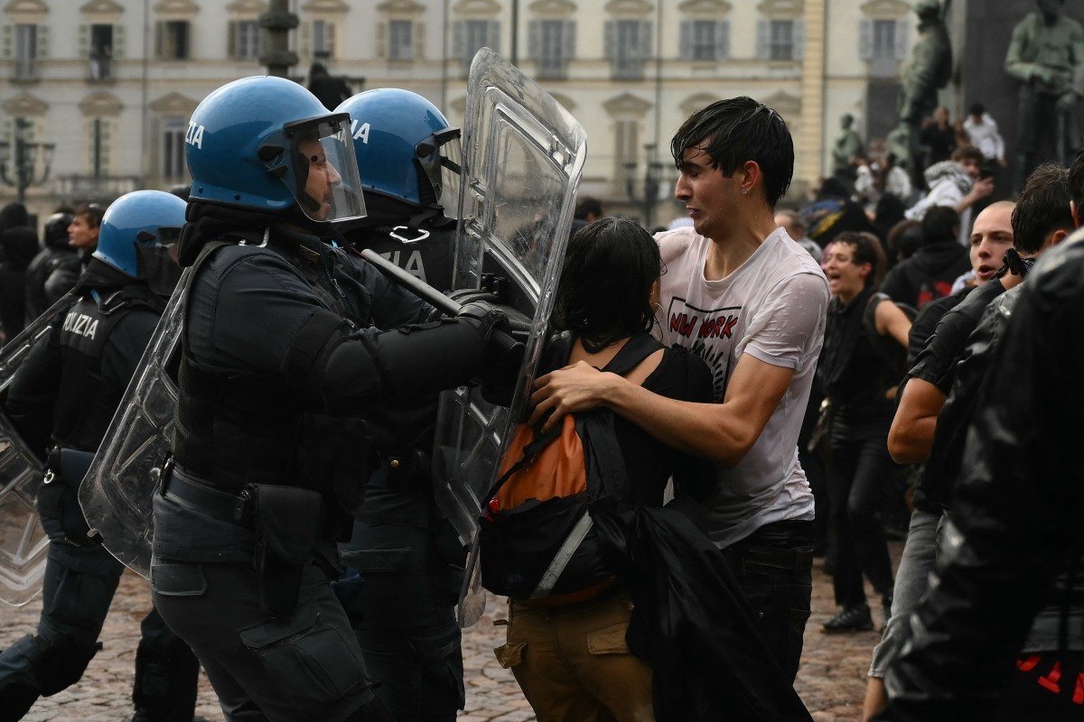 Anti riot Police clash with protesters at Piazza Castello in the center of Turin during the 'No Meloni Day', a national day of marches across Italy inspired by what is happening in France an ...