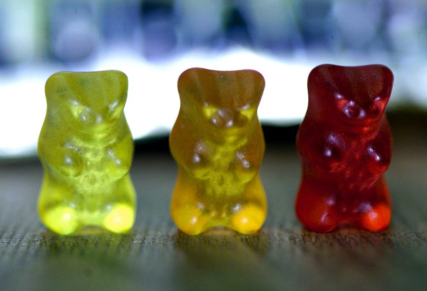 Drei Haribo - Gummibaerchen, aufgenommen am 15. Maerz 2001 in Linz, Oesterreich. Deutschlands groesster Suesswarenhersteller Haribo will seinen Stammsitz in Bonn aufgeben. Als moegliche neue Standorte ...