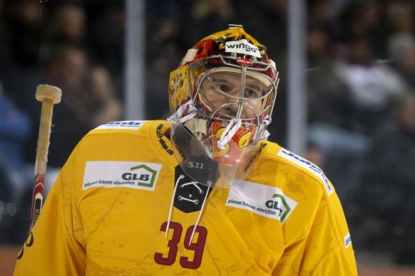 Langnaus Torhueter Luca Boltshauser reagiert beim Eishockey Meisterschaftsspiel der National League zwischen dem SC Bern und den SCL Tigers, am Donnerstag, 1. Dezember 2022, in der PostFinance Arena i ...