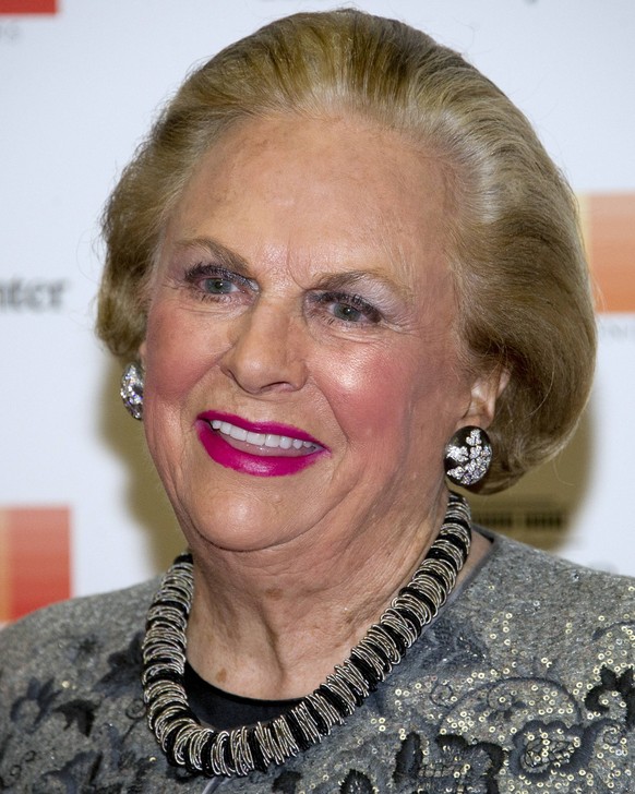 Jacqueline B. Mars arrives for the formal Artist s Dinner honoring the recipients of the 39th Annual Kennedy Center Honors hosted by United States Secretary of State John F. Kerry at the U.S. Departme ...