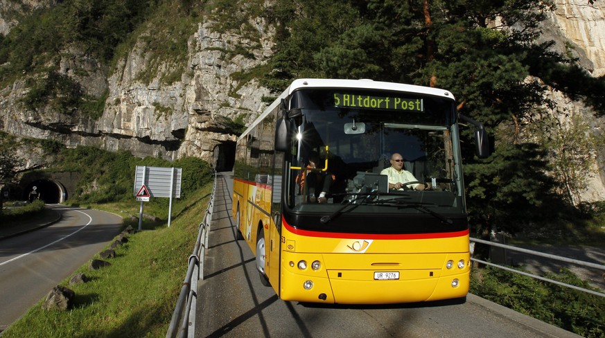 Die Passagiere eines Postautos am Bözberg haben schnell reagiert (Archivbild).