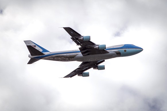 epa08953525 The presidential Air Force One plane enters the West Palm Beach airport with Donald Trump, in southeast Florida, USA, 20 January 2021. US president Donald Trump arrived to Palm Beach (sout ...