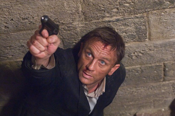 Der Klassiker: Daniel Craig mit der Walther PPK.<br data-editable="remove">