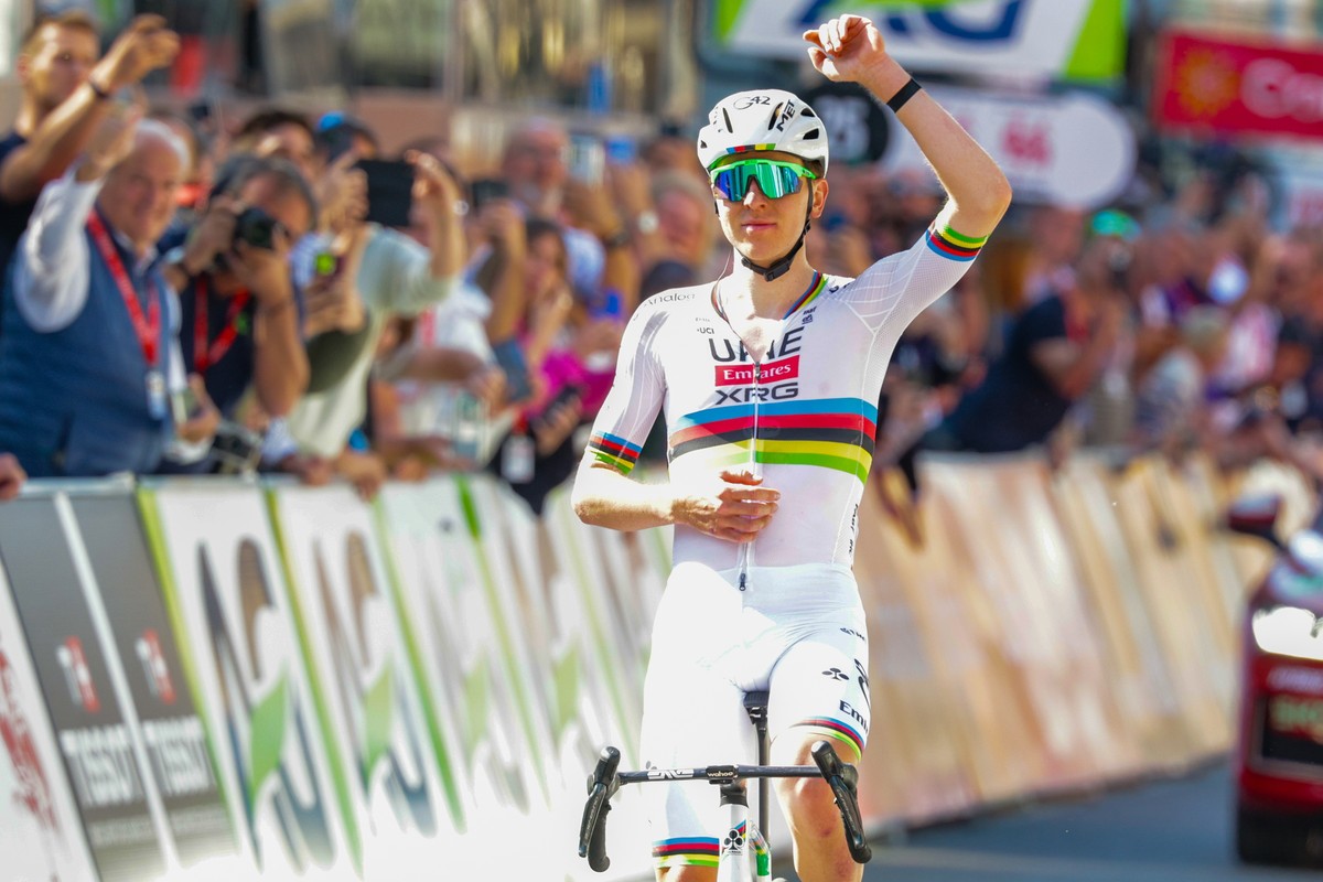 epa12058459 Slovenian cyclist Tadej Pogacar of UAE Team Emirates XRG celebrates winning the Liege Bastogne Liege cycling classic race over 252km, in Liege, Belgium, 27 April 2025. EPA/OLIVIER MATTHYS