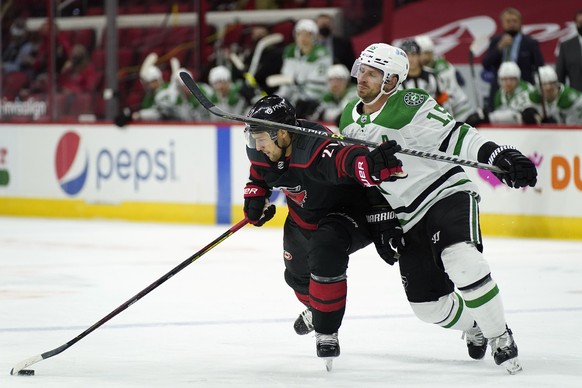 Carolina Hurricanes right wing Nino Niederreiter (21), of Switzerland, controls the puck against Dallas Stars left wing Blake Comeau (15) during the second period of an NHL hockey game in Raleigh, N.C ...