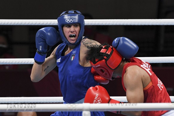 epa09382465 Irma Testa of Italy (in blu) in action against Nesthy Petecio of the Philippines during their bout in the Boxing Women&#039;s Feather (54-57kg) Semifinal of the Tokyo 2020 Olympic Games at ...