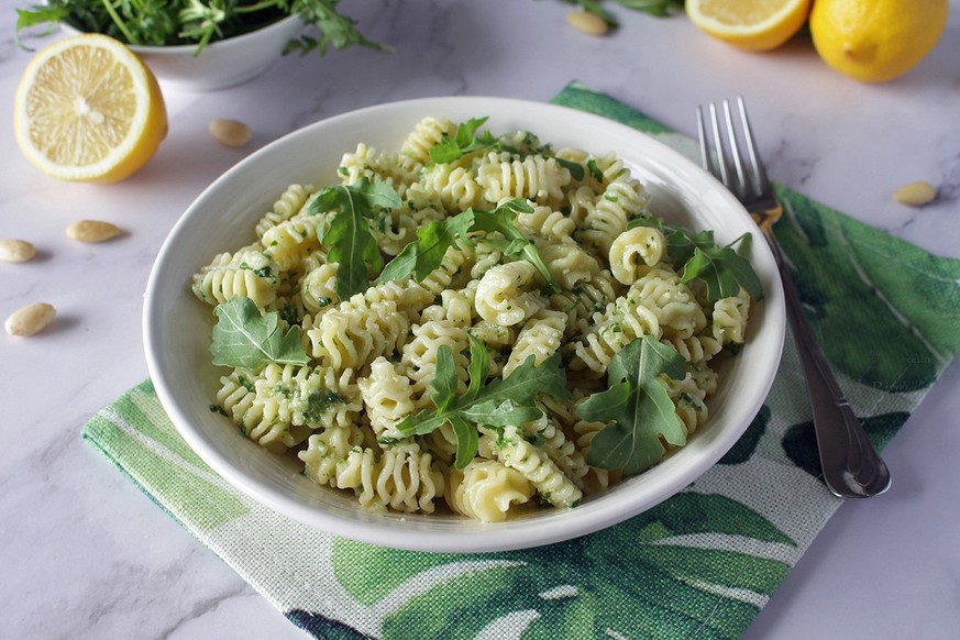 Radiatori al pesto di mandorle: primo piatto veloce e gustoso
pasta italien essen food kochen
https://blog.giallozafferano.it/passioneegusto/radiatori-al-pesto-di-mandorle-primo-piatto-veloce-e-gusto ...