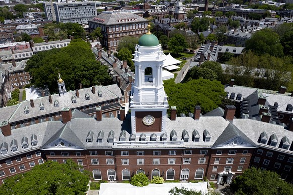 epa12251537 (FILE) - Harvard's Eliot House tower over the Harvard University campus in Cambridge, Massachusetts, USA, 27 May 2025 (reissued 21 July 2025). Attorneys representing Harvard Universit ...