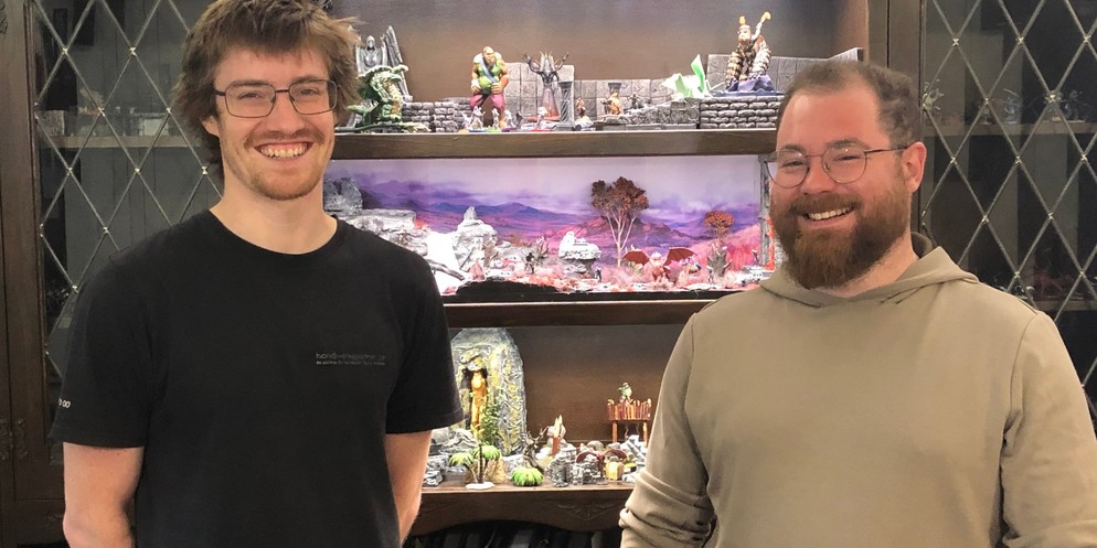 Tim (links) und Tinu organisieren das grosse Rollenspiel-Event in Bern.