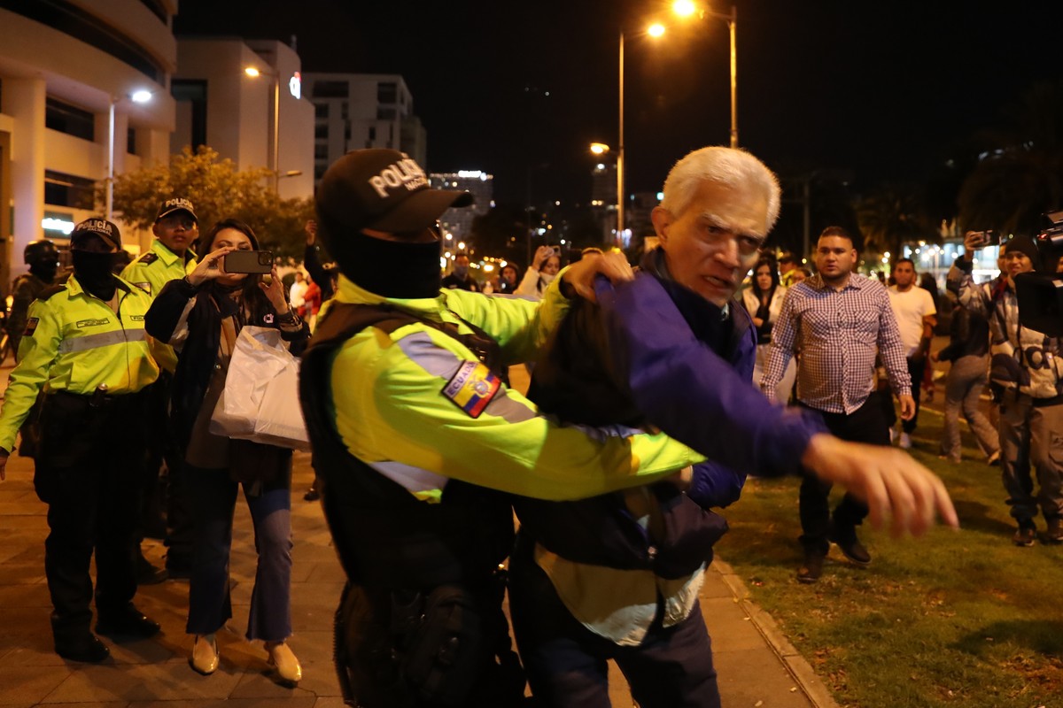 epa11261780 The head of the Chancellery and Political Affairs of the Embassy of Mexico, Roberto Canseco (R), struggles with police as he tries to prevent the arrest of former Ecuadorian Vice President ...