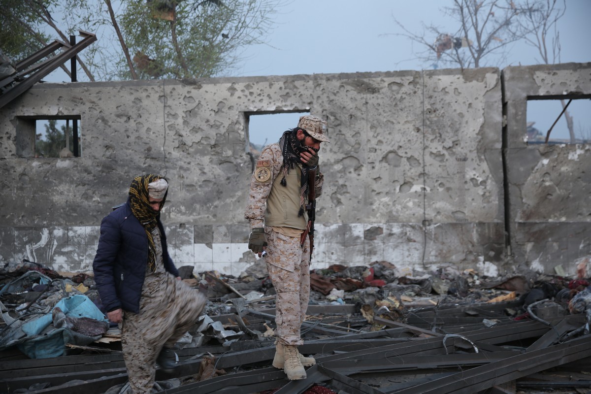 epaselect epa12826443 Taliban security stand guard at the scene of alleged Pakistani airstrikes in Kabul, Afghanistan, 17 March 2026. Afghan authorities alleged that Pakistani strikes targeted a drug  ...