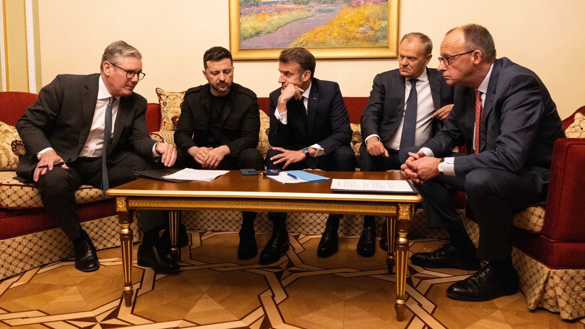 Keir Starmer, Volodymyr Zelensky, Emmanuel Macron, Donald Tusk et Friedrich Merz (de gauche à droite): les chefs d'Etat et de gouvernement européens ont régulièrement salué publiquement l'en ...
