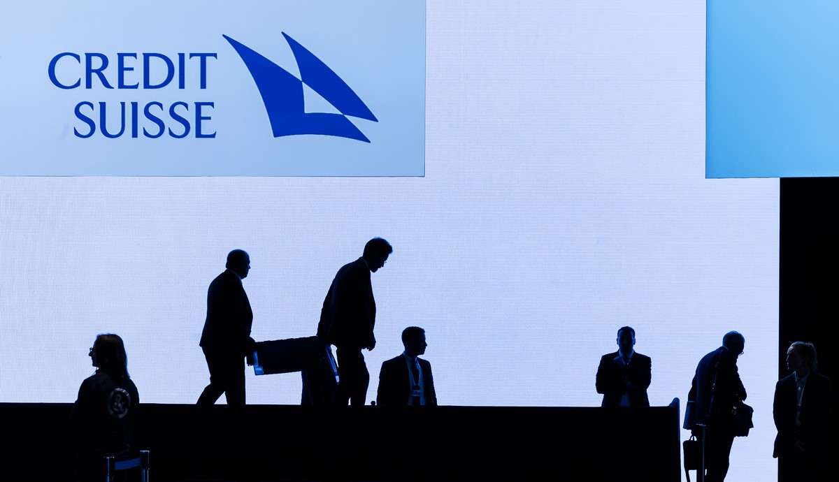 Swiss bank Credit Suisse CEO Ulrich Koerner, right, leaves the stage next to staff after the annual shareholders' meeting of the Swiss banking group on Tuesday, April 4, 2023 in Zurich, Switzerla ...