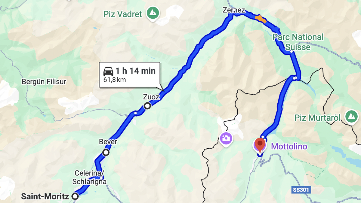 Livigno (en rouge sur la carte) est situé tout près de la frontière suisse. En hiver, il faut tout de même compter 1h14 de voiture pour y accéder depuis Saint-Moritz.