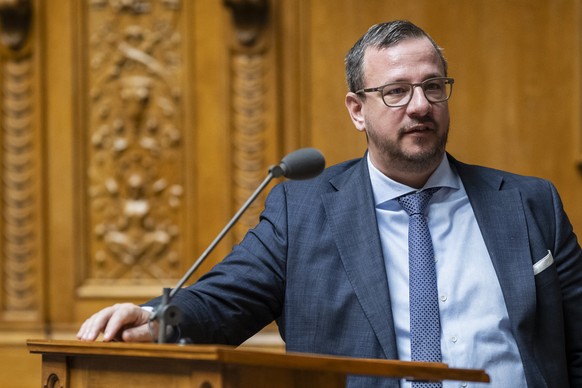 Philipp Matthias Bregy, Mitte-VS, stellt eine Frage, an der Herbstsession der Eidgenoessischen Raete, am Dienstag, 4. Maerz 2025 im Nationalrat in Bern. (KEYSTONE/Alessandro della Valle)